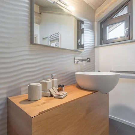 Charming La Pollona